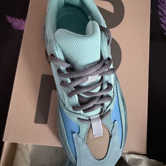 Yeezy 700 Faded Azure main image 10